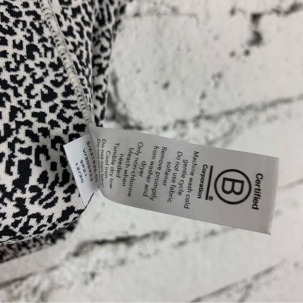 Athleta Salutation Stash Textured Tights Leggings Black White Leopard Animal XS - Picture 10 of 13